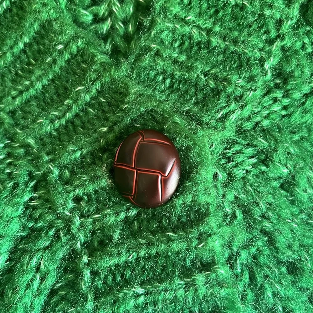 Oversized green cardigan with brown buttons - Picture 10 of 10